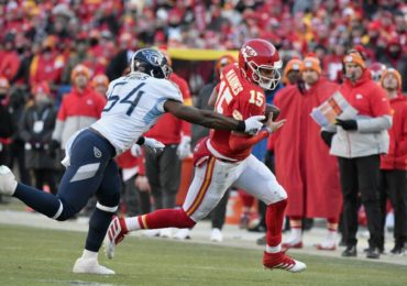 Comeback propels Chiefs in win over Tennessee