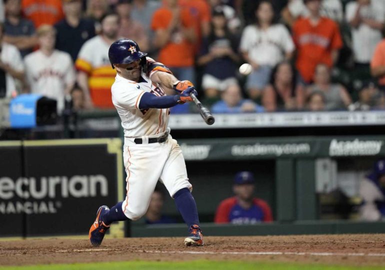 Altuve's grand slam sends Astros to victory