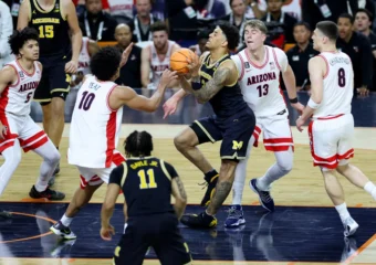 Michigan jumps out quick, dismantles Arizona, 91-73