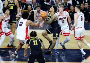Michigan jumps out quick, dismantles Arizona, 91-73