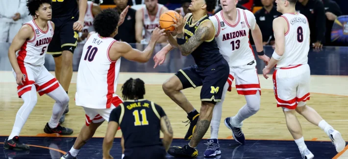 Michigan jumps out quick, dismantles Arizona, 91-73