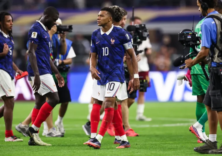 Spain beats France, 2-0